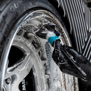 Imperial - תרסיס ניקוי ג'אנטים וצמיגים