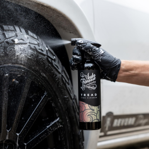 מנקה צמיגים , תרסיס לצמיגים , מבריק צמיגים , תרסיס ניקוי לצמיגים , ספריי לצמיגים , הברקת צמיגים