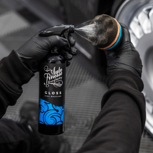 מבריק צמיגים , תרסיס להברקת צמיגים , ספריי להברקת צמיגים , ניקוי צמיגים , תרסיס לניקוי הצמיג , ספריי לניקוי הצמיג